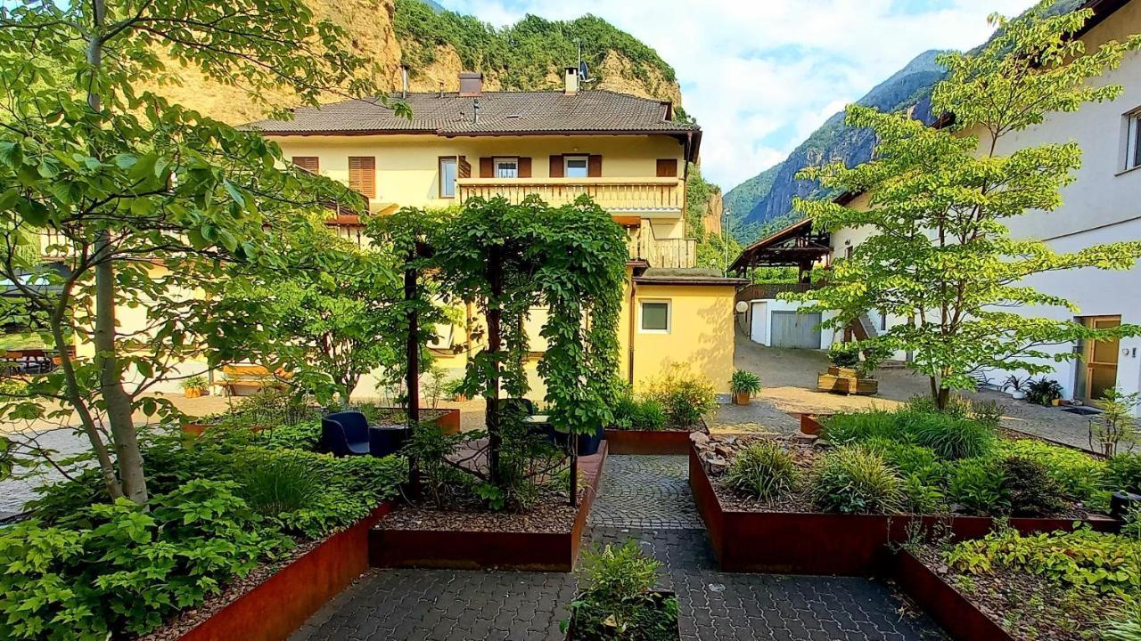 Hotel Garni Gruener Baum Laives Zewnętrze zdjęcie