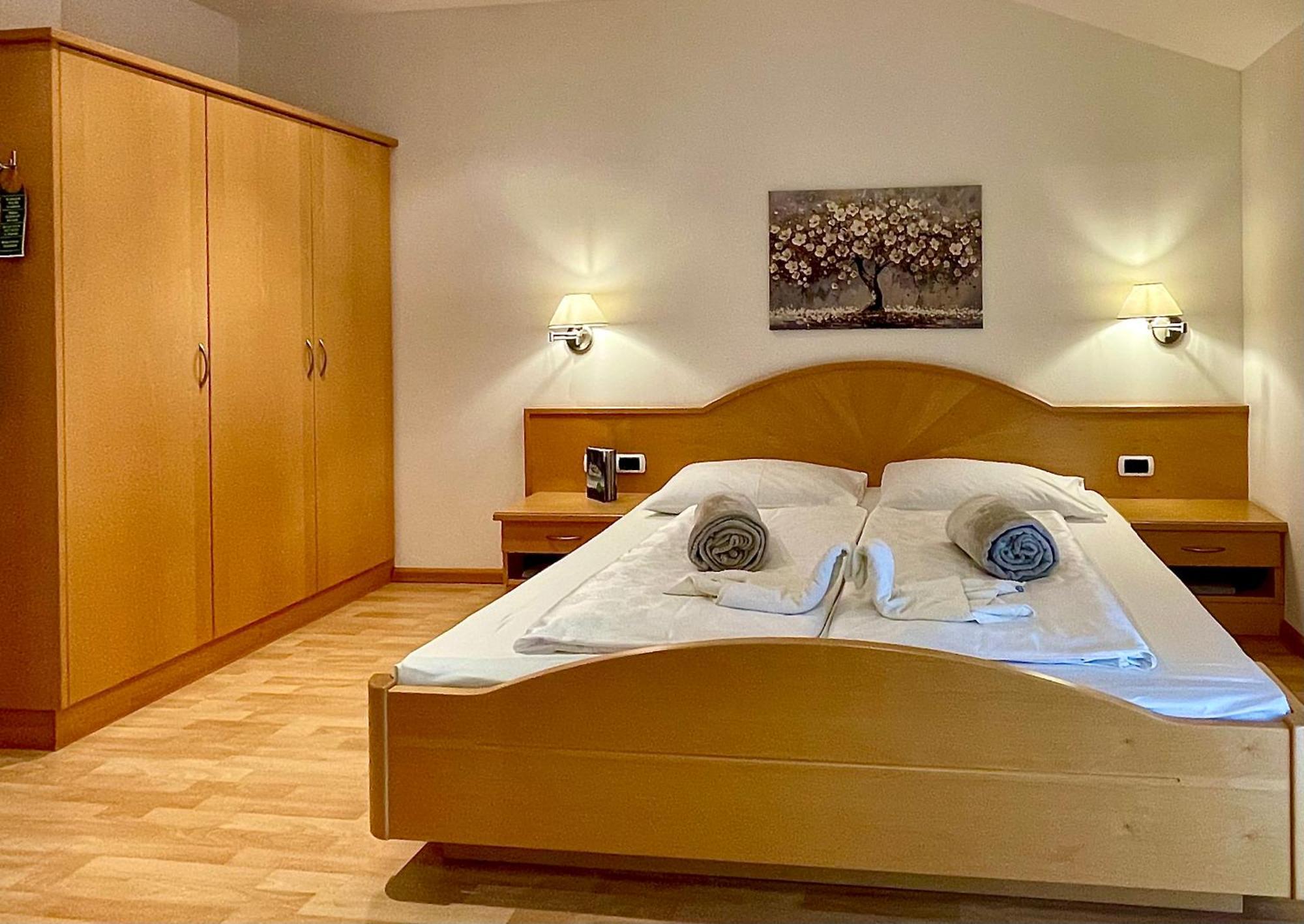 Hotel Garni Gruener Baum Laives Zewnętrze zdjęcie