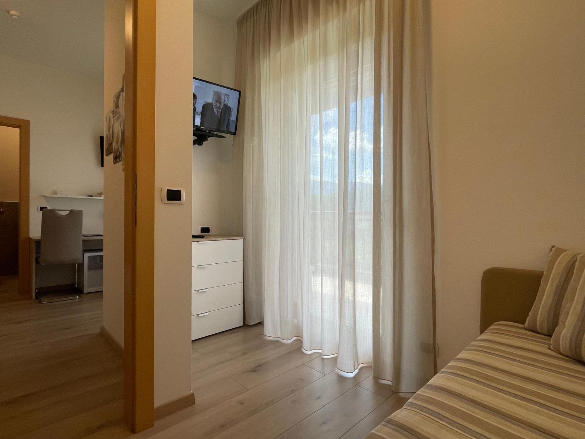 Hotel Garni Gruener Baum Laives Zewnętrze zdjęcie